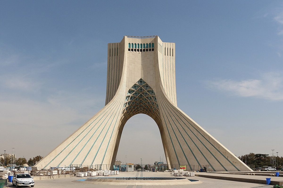 Tahran'daki Azadi Kulesi