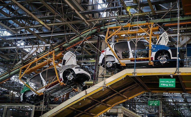 İran Hodro otomobil fabrikasında üretim hattı